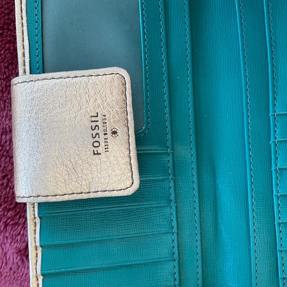 Fossil leather gold wallet - Picture 6 of 11